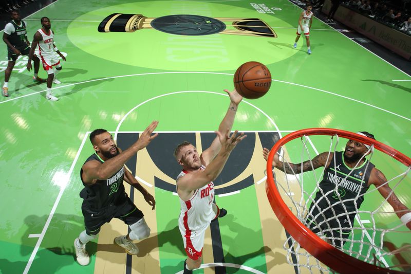 MINNEAPOLIS, MN -  NOVEMBER 26: Jock Landale #2 of the Houston Rockets drives to the basket during the game against the Minnesota Timberwolves during the Emirates NBA Cup game on November 26, 2024 at Target Center in Minneapolis, Minnesota. NOTE TO USER: User expressly acknowledges and agrees that, by downloading and or using this Photograph, user is consenting to the terms and conditions of the Getty Images License Agreement. Mandatory Copyright Notice: Copyright 2024 NBAE (Photo by Jordan Johnson/NBAE via Getty Images)