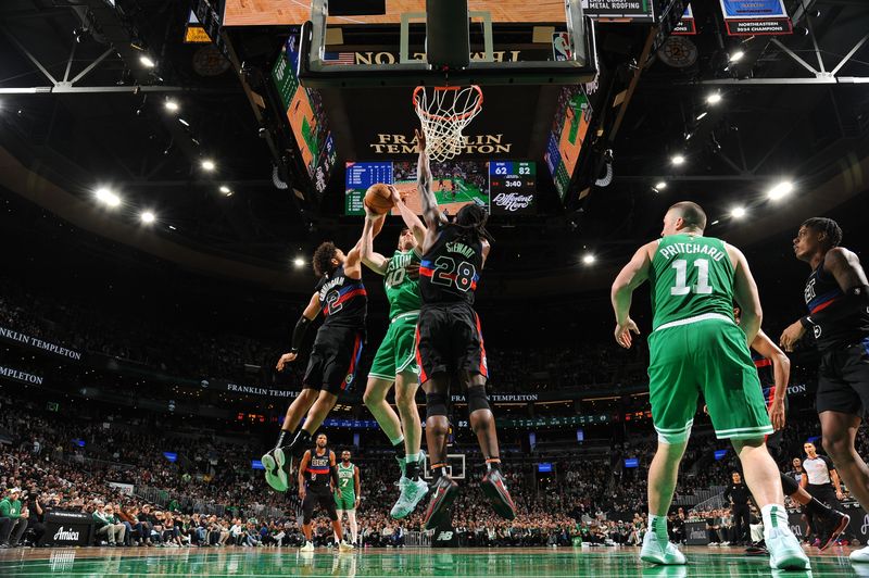 BOSTON, MA - DECEMBER 12: Luke Kornet #40 of the Boston Celtics drives to the basket during the game against the Detroit Pistons on December 12, 2024 at TD Garden in Boston, Massachusetts. NOTE TO USER: User expressly acknowledges and agrees that, by downloading and/or using this Photograph, user is consenting to the terms and conditions of the Getty Images License Agreement. Mandatory Copyright Notice: Copyright 2024 NBAE (Photo by Brian Babineau/NBAE via Getty Images)