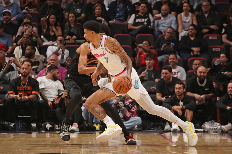 MIAMI, FL - JANUARY 29: Kel'el Ware #7 of the Miami Heat handles the ball during the game against the Cleveland Cavaliers on January 29, 2025 at Kaseya Center in Miami, Florida. NOTE TO USER: User expressly acknowledges and agrees that, by downloading and or using this Photograph, user is consenting to the terms and conditions of the Getty Images License Agreement. Mandatory Copyright Notice: Copyright 2025 NBAE (Photo by Issac Baldizon/NBAE via Getty Images)