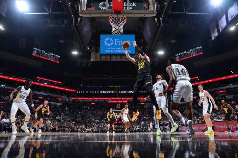 SAN ANTONIO, TX - OCTOBER 12: Kyle Filipowski #22 of the Utah Jazz shoots the ball during the game against the San Antonio Spurs  during a NBA pre season game on October 12, 2024 at the Frost Bank Center in San Antonio, Texas. NOTE TO USER: User expressly acknowledges and agrees that, by downloading and or using this photograph, user is consenting to the terms and conditions of the Getty Images License Agreement. Mandatory Copyright Notice: Copyright 2024 NBAE (Photos by Michael Gonzales/NBAE via Getty Images)