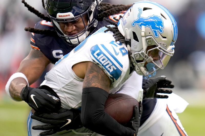 Chicago Bears linebacker Tremaine Edmunds tackles Detroit Lions' Jahmyr Gibbs during the second half of an NFL football game Sunday, Dec. 10, 2023, in Chicago. (AP Photo/Erin Hooley)