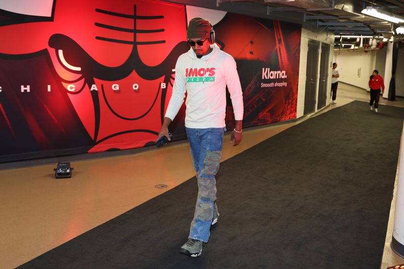 CHICAGO, IL - FEBRUARY 26: Bradley Beal #3 of the Washington Wizards arrives to the arena before the game against the Chicago Bulls on February 26, 2023 at United Center in Chicago, Illinois. NOTE TO USER: User expressly acknowledges and agrees that, by downloading and or using this photograph, User is consenting to the terms and conditions of the Getty Images License Agreement. Mandatory Copyright Notice: Copyright 2023 NBAE (Photo by Jeff Haynes/NBAE via Getty Images)