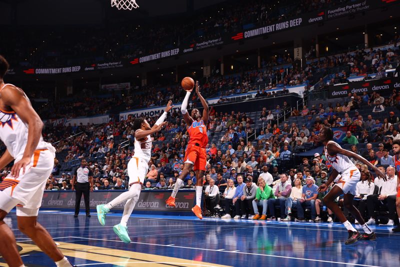 OKLAHOMA CITY, OK - NOVEMBER 15: Jalen Williams #8 of the Oklahoma City Thunder shoots the ball during the game against the Phoenix Suns during the Emirates NBA Cup game on November 15, 2024 at Paycom Center in Oklahoma City, Oklahoma. NOTE TO USER: User expressly acknowledges and agrees that, by downloading and or using this photograph, User is consenting to the terms and conditions of the Getty Images License Agreement. Mandatory Copyright Notice: Copyright 2024 NBAE (Photo by Zach Beeker/NBAE via Getty Images)