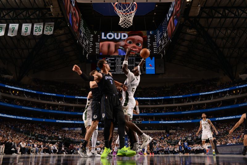 DALLAS, TX - FEBRUARY 3: Bobby Portis #9 of the Milwaukee Bucks drives to the basket during the game against the Dallas Mavericks on February 3, 2024 at the American Airlines Center in Dallas, Texas. NOTE TO USER: User expressly acknowledges and agrees that, by downloading and or using this photograph, User is consenting to the terms and conditions of the Getty Images License Agreement. Mandatory Copyright Notice: Copyright 2024 NBAE (Photo by Glenn James/NBAE via Getty Images)