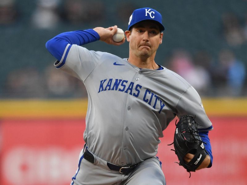 Apr 15, 2024; Chicago, Illinois, USA; Kansas City Royals starting pitcher Seth Lugo pitches during the first inning against the Chicago White Sox at Guaranteed Rate Field. Mandatory Credit: Patrick Gorski-USA TODAY Sports