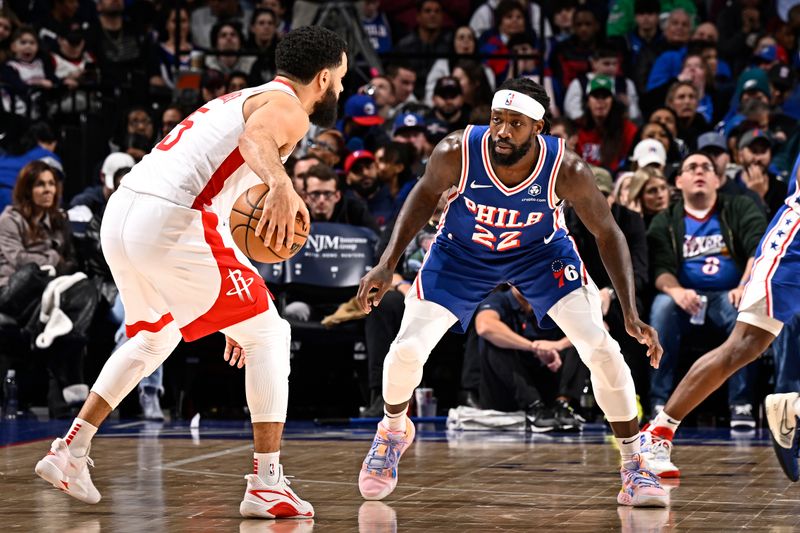 PHILADELPHIA, PA - JANUARY 15: Patrick Beverley #22 of the Philadelphia 76ers plays defense during the game against the Houston Rockets on January 15, 2024 at the Wells Fargo Center in Philadelphia, Pennsylvania NOTE TO USER: User expressly acknowledges and agrees that, by downloading and/or using this Photograph, user is consenting to the terms and conditions of the Getty Images License Agreement. Mandatory Copyright Notice: Copyright 2024 NBAE (Photo by David Dow/NBAE via Getty Images)