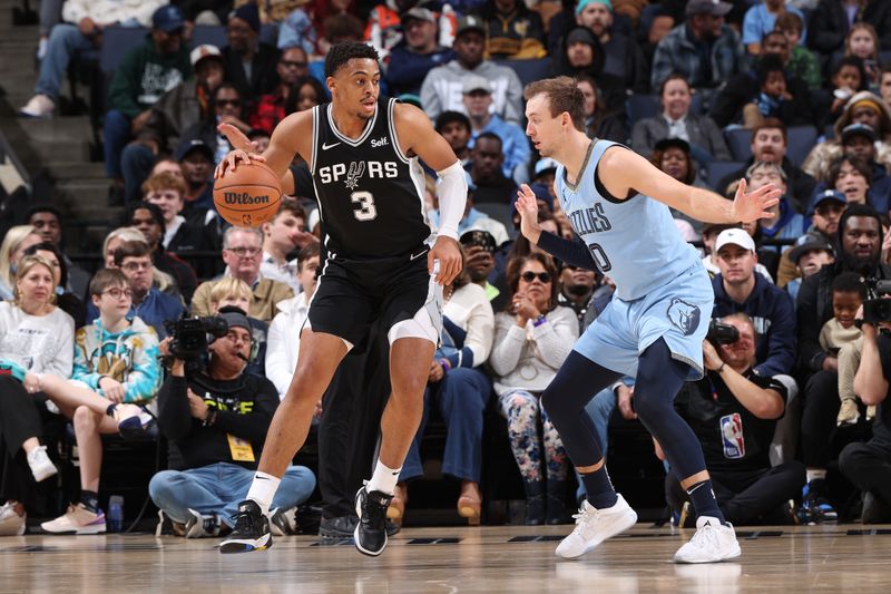 MEMPHIS, TN - JANUARY 2:  Keldon Johnson #3 of the San Antonio Spurs goes to the basket during the game on January 2, 2024 at FedExForum in Memphis, Tennessee. NOTE TO USER: User expressly acknowledges and agrees that, by downloading and or using this photograph, User is consenting to the terms and conditions of the Getty Images License Agreement. Mandatory Copyright Notice: Copyright 2024 NBAE (Photo by Joe Murphy/NBAE via Getty Images)