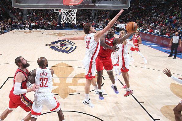 NEW ORLEANS, LA - DECEMBER 23: Zion Williamson #1 of the New Orleans Pelicans shoots the ball during the game against the Houston Rockets on December 23, 2023 at the Smoothie King Center in New Orleans, Louisiana. NOTE TO USER: User expressly acknowledges and agrees that, by downloading and or using this Photograph, user is consenting to the terms and conditions of the Getty Images License Agreement. Mandatory Copyright Notice: Copyright 2023 NBAE (Photo by Layne Murdoch Jr./NBAE via Getty Images)