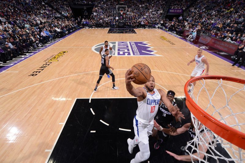 SACRAMENTO, CA - MARCH 3: Eric Gordon #10 of the LA Clippers drives to the basket during the game against the Sacramento Kings on March 3, 2023 at Golden 1 Center in Sacramento, California. NOTE TO USER: User expressly acknowledges and agrees that, by downloading and or using this Photograph, user is consenting to the terms and conditions of the Getty Images License Agreement. Mandatory Copyright Notice: Copyright 2023 NBAE (Photo by Rocky Widner/NBAE via Getty Images)