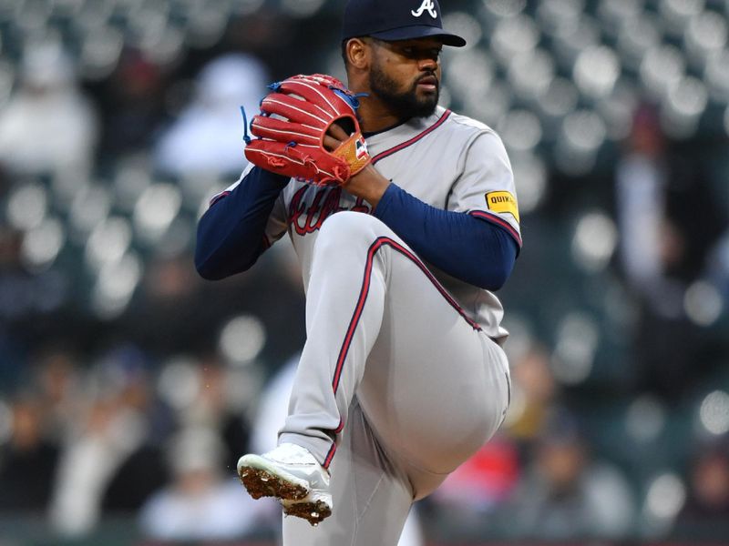 Apr 2, 2024; Chicago, Illinois, USA; Atlanta Braves starting pitcher Reynaldo Lopez (40) pitches during the first inning against the Chicago White Sox at Guaranteed Rate Field. Mandatory Credit: Patrick Gorski-USA TODAY Sports