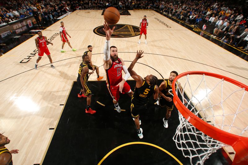 SAN FRANCISCO, CA - JANUARY 10: Jonas Valanciunas #17 of the New Orleans Pelicans shoots the ball during the game against the Golden State Warriors on January 10, 2024 at Chase Center in San Francisco, California. NOTE TO USER: User expressly acknowledges and agrees that, by downloading and or using this photograph, user is consenting to the terms and conditions of Getty Images License Agreement. Mandatory Copyright Notice: Copyright 2024 NBAE (Photo by Jed Jacobsohn/NBAE via Getty Images)