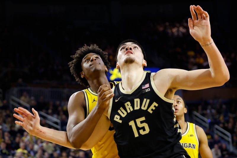 Feb 25, 2024; Ann Arbor, Michigan, USA;  Michigan Wolverines forward Tarris Reed Jr. (32) and Purdue Boilermakers center Zach Edey (15) look for the rebound in the second half at Crisler Center. Mandatory Credit: Rick Osentoski-USA TODAY Sports