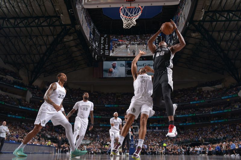 DALLAS, TX - NOVEMBER 16: Charles Bassey #28 of the San Antonio Spurs rebounds the ball during the game against the Dallas Mavericks on November 16, 2024 at American Airlines Center in Dallas, Texas. NOTE TO USER: User expressly acknowledges and agrees that, by downloading and or using this photograph, User is consenting to the terms and conditions of the Getty Images License Agreement. Mandatory Copyright Notice: Copyright 2024 NBAE (Photo by Glenn James/NBAE via Getty Images)