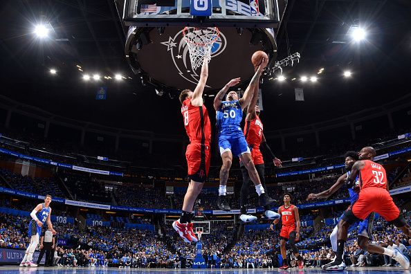 ORLANDO, FL - OCTOBER 25: Cole Anthony #50 of the Orlando Magic shoots the ball during the game against the Houston Rockets on October 25, 2023 at Amway Center in Orlando, Florida. NOTE TO USER: User expressly acknowledges and agrees that, by downloading and or using this photograph, User is consenting to the terms and conditions of the Getty Images License Agreement. Mandatory Copyright Notice: Copyright 2023 NBAE (Photo by Fernando Medina/NBAE via Getty Images)