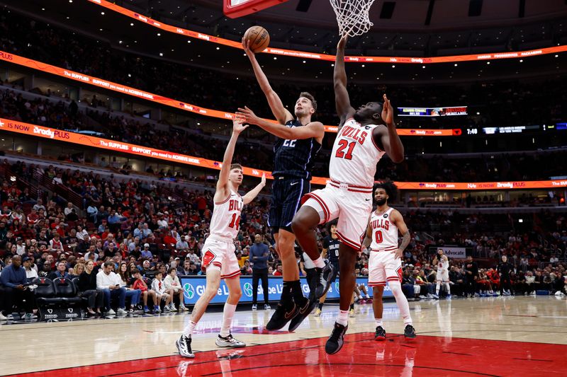 CHICAGO, IL - OCTOBER 30: Franz Wagner #22 of the Orlando Magic drives to the basket during the game against the Chicago Bulls on October 30, 2024 at United Center in Chicago, Illinois. NOTE TO USER: User expressly acknowledges and agrees that, by downloading and or using this photograph, User is consenting to the terms and conditions of the Getty Images License Agreement. Mandatory Copyright Notice: Copyright 2024 NBAE (Photo by Kamil Krzaczynski/NBAE via Getty Images)