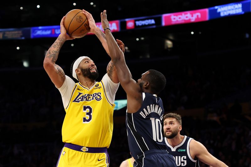 LOS ANGELES, CALIFORNIA - JANUARY 17: Anthony Davis #3 of the Los Angeles Lakers shoots the ball against Tim Hardaway Jr. #10 of the Dallas Mavericks during the third quarter at Crypto.com Arena on January 17, 2024 in Los Angeles, California. NOTE TO USER: User expressly acknowledges and agrees that, by downloading and or using this photograph, User is consenting to the terms and conditions of the Getty Images License Agreement. (Photo by Katelyn Mulcahy/Getty Images)