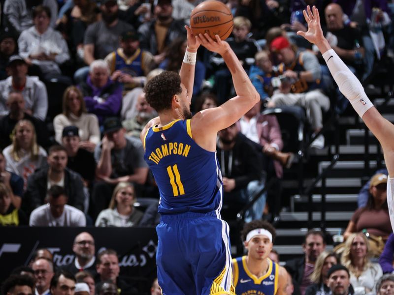 SALT LAKE CITY, UT - FEBRUARY 15: Klay Thompson #11 of the Golden State Warriors shoots a three point basket during the game against the Utah Jazz on February 15, 2024 at Delta Center in Salt Lake City, Utah. NOTE TO USER: User expressly acknowledges and agrees that, by downloading and or using this Photograph, User is consenting to the terms and conditions of the Getty Images License Agreement. Mandatory Copyright Notice: Copyright 2024 NBAE (Photo by Melissa Majchrzak/NBAE via Getty Images)