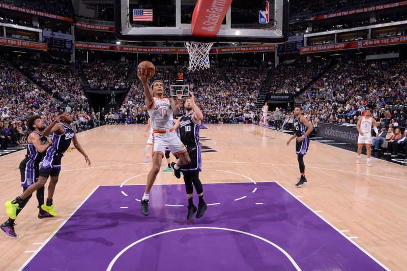 SACRAMENTO, CA - FEBRUARY 22: Jeremy Sochan #10 of the San Antonio Spurs drives to the basket during the game against the Sacramento Kings on February 22, 2024 at Golden 1 Center in Sacramento, California. NOTE TO USER: User expressly acknowledges and agrees that, by downloading and or using this Photograph, user is consenting to the terms and conditions of the Getty Images License Agreement. Mandatory Copyright Notice: Copyright 2023 NBAE (Photo by Rocky Widner/NBAE via Getty Images)