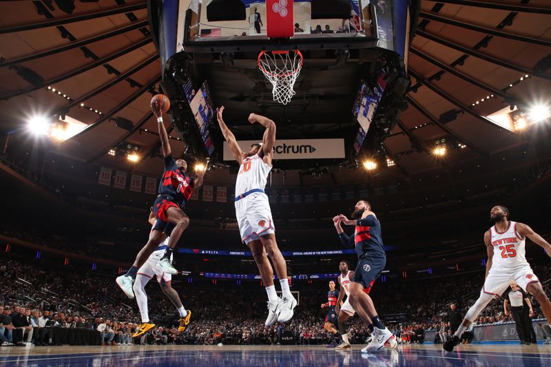 NEW YORK, NY - NOVEMBER 18: Bub Carrington #8 of the Washington Wizards drives to the basket during the game against the New York Knicks on November 18, 2024 at Madison Square Garden in New York City, New York.  NOTE TO USER: User expressly acknowledges and agrees that, by downloading and or using this photograph, User is consenting to the terms and conditions of the Getty Images License Agreement. Mandatory Copyright Notice: Copyright 2024 NBAE  (Photo by Nathaniel S. Butler/NBAE via Getty Images)