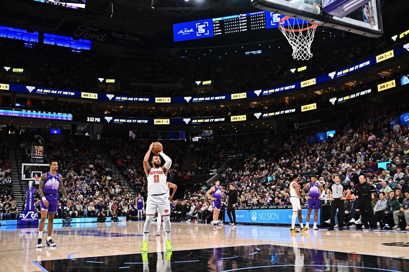 SALT LAKE CITY, UT - NOVEMBER 23: Jalen Brunson #11 of the New York Knicks shoots a free throw during the game against the Utah Jazz on November 23, 2024 at Delta Center in Salt Lake City, Utah. NOTE TO USER: User expressly acknowledges and agrees that, by downloading and or using this Photograph, User is consenting to the terms and conditions of the Getty Images License Agreement. Mandatory Copyright Notice: Copyright 2024 NBAE (Photo by Jamie Sabau/NBAE via Getty Images)