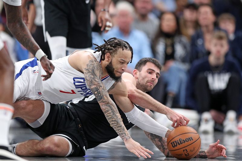 MEMPHIS, TENNESSEE - FEBRUARY 23: Amir Coffey #7 of the LA Clippers and John Konchar #46 of the Memphis Grizzlies fight for the ball during the second half at FedExForum on February 23, 2024 in Memphis, Tennessee. NOTE TO USER: User expressly acknowledges and agrees that, by downloading and or using this photograph, User is consenting to the terms and conditions of the Getty Images License Agreement. (Photo by Justin Ford/Getty Images)