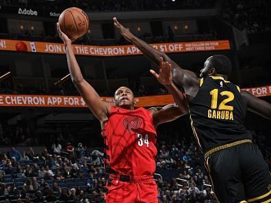 SAN FRANCISCO, CA - DECEMBER 23: Jabari Walker #34 of the Portland Trail Blazers shoots the ball during the game against the Golden State Warriors on December 23, 2023 at Chase Center in San Francisco, California. NOTE TO USER: User expressly acknowledges and agrees that, by downloading and or using this photograph, user is consenting to the terms and conditions of Getty Images License Agreement. Mandatory Copyright Notice: Copyright 2023 NBAE (Photo by Noah Graham/NBAE via Getty Images)