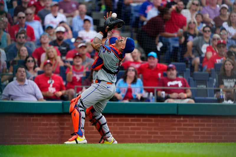 Sep 14, 2024; Philadelphia, Pennsylvania, USA; New York Mets catcher Francisco Alvarez (4) catches a foul ball hit by Philadelphia Phillies catcher J.T. Realmuto (not pictured) during the fifth inning at Citizens Bank Park. Mandatory Credit: Gregory Fisher-Imagn Images