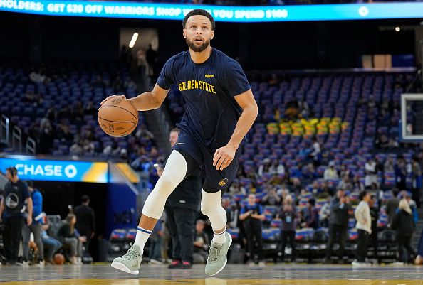 SAN FRANCISCO, CALIFORNIA - DECEMBER 30: Stephen Curry #30 of the Golden State Warriors warms up prior to the start of an NBA basketball game against the Dallas Mavericks at Chase Center on December 30, 2023 in San Francisco, California. NOTE TO USER: User expressly acknowledges and agrees that, by downloading and or using this photograph, User is consenting to the terms and conditions of the Getty Images License Agreement. (Photo by Thearon W. Henderson/Getty Images)