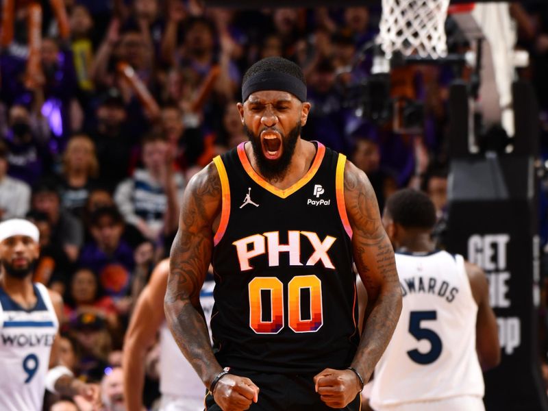 PHOENIX, AZ - APRIL 4: Royce O'Neale #00 of the Phoenix Suns celebrates during the game against the Minnesota Timberwolves during Round 1 Game 4 of the 2024 NBA Playoffs on April 4, 2023 at Footprint Center in Phoenix, Arizona. NOTE TO USER: User expressly acknowledges and agrees that, by downloading and or using this photograph, user is consenting to the terms and conditions of the Getty Images License Agreement. Mandatory Copyright Notice: Copyright 2024 NBAE (Photo by Barry Gossage/NBAE via Getty Images)