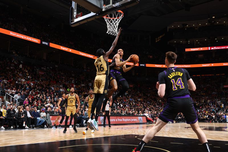 TORONTO, CANADA - APRIL 2: Maxwell Lewis #21 of the Los Angeles Lakers drives to the basket during the game against the Toronto Raptors on April 2, 2024 at the Scotiabank Arena in Toronto, Ontario, Canada.  NOTE TO USER: User expressly acknowledges and agrees that, by downloading and or using this Photograph, user is consenting to the terms and conditions of the Getty Images License Agreement.  Mandatory Copyright Notice: Copyright 2023 NBAE (Photo by Vaughn Ridley/NBAE via Getty Images)