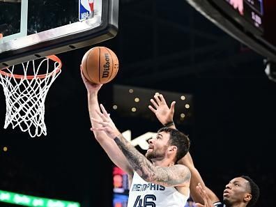 ATLANTA, GA - DECEMBER 23: John Konchar #46 of the Memphis Grizzlies drives to the basket during the game against the Atlanta Hawks on December 23, 2023 at State Farm Arena in Atlanta, Georgia.  NOTE TO USER: User expressly acknowledges and agrees that, by downloading and/or using this Photograph, user is consenting to the terms and conditions of the Getty Images License Agreement. Mandatory Copyright Notice: Copyright 2023 NBAE (Photo by Adam Hagy/NBAE via Getty Images)