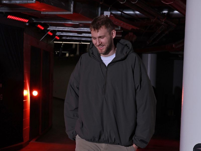 CHICAGO, IL - JANUARY 10: Jock Landale #2 of the Houston Rockets arrives to the arena before the game against the Chicago Bulls on January 10, 2024 at United Center in Chicago, Illinois. NOTE TO USER: User expressly acknowledges and agrees that, by downloading and or using this photograph, User is consenting to the terms and conditions of the Getty Images License Agreement. Mandatory Copyright Notice: Copyright 2024 NBAE (Photo by Jeff Haynes/NBAE via Getty Images)