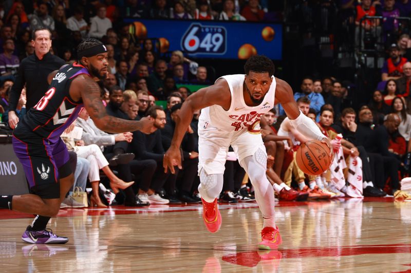 TORONTO, CANADA - OCTOBER 23: Donovan Mitchell #45 of the Cleveland Cavaliers handles the ball during the game against the Toronto Raptors on October 23, 2024 at the Scotiabank Arena in Toronto, Ontario, Canada.  NOTE TO USER: User expressly acknowledges and agrees that, by downloading and or using this Photograph, user is consenting to the terms and conditions of the Getty Images License Agreement.  Mandatory Copyright Notice: Copyright 2024 NBAE (Photo by Vaughn Ridley/NBAE via Getty Images)