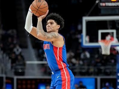 DETROIT, MICHIGAN - DECEMBER 06: Killian Hayes #7 of the Detroit Pistons shoots the ball against the Memphis Grizzlies at Little Caesars Arena on December 06, 2023 in Detroit, Michigan. NOTE TO USER: User expressly acknowledges and agrees that, by downloading and or using this photograph, User is consenting to the terms and conditions of the Getty Images License Agreement. (Photo by Nic Antaya/Getty Images)