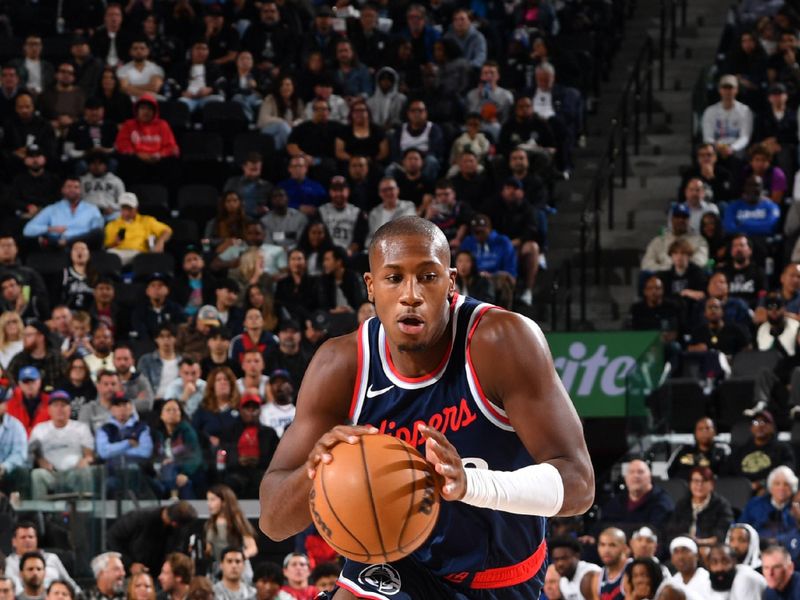 INGLEWOOD, CA - NOVEMBER 4: Kris Dunn #8 of the LA Clippers drives to the basket during the game against the San Antonio Spurs on November 4, 2024 at Intuit Dome in Los Angeles, California. NOTE TO USER: User expressly acknowledges and agrees that, by downloading and/or using this Photograph, user is consenting to the terms and conditions of the Getty Images License Agreement. Mandatory Copyright Notice: Copyright 2024 NBAE (Photo by Juan Ocampo/NBAE via Getty Images)