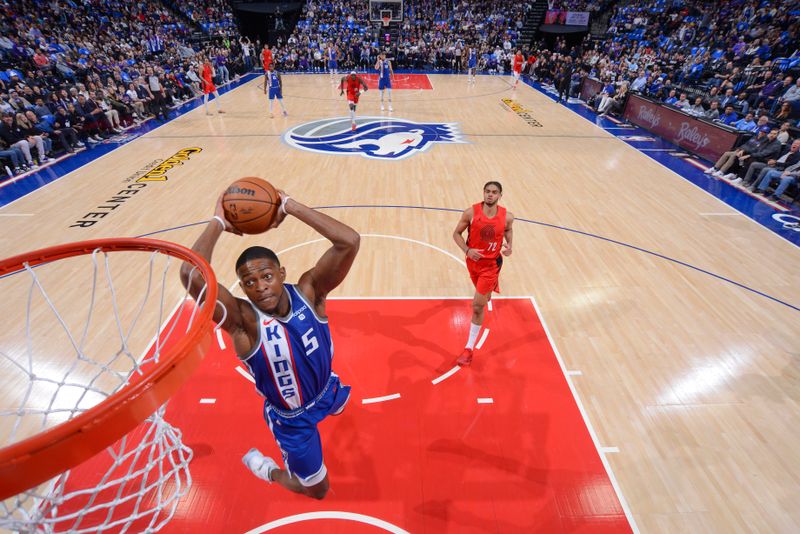 SACRAMENTO, CA - APRIL 14:  De'Aaron Fox #5 of the Sacramento Kings goes to the basket during the game on April 14, 2024 at Golden 1 Center in Sacramento, California. NOTE TO USER: User expressly acknowledges and agrees that, by downloading and or using this Photograph, user is consenting to the terms and conditions of the Getty Images License Agreement. Mandatory Copyright Notice: Copyright 2024 NBAE (Photo by Rocky Widner/NBAE via Getty Images)