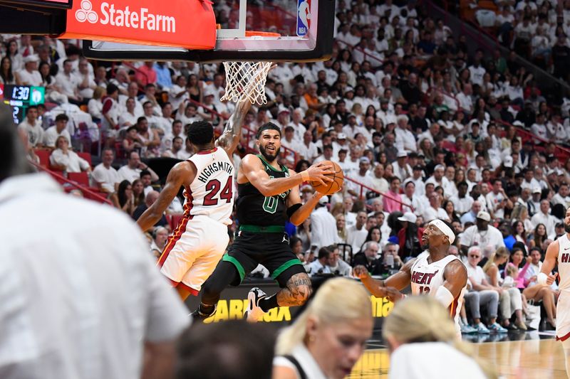 MIAMI, FL - APRIL 27: Jayson Tatum #0 of the Boston Celtics drives to the basket during the game against the Miami Heat during Round 1 Game 3 of the 2024 NBA Playoffs on April 27, 2024 at Kaseya Center in Miami, Florida. NOTE TO USER: User expressly acknowledges and agrees that, by downloading and or using this Photograph, user is consenting to the terms and conditions of the Getty Images License Agreement. Mandatory Copyright Notice: Copyright 2024 NBAE (Photo by Brian Babineau/NBAE via Getty Images)