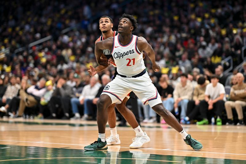 SEATTLE, WASHINGTON - OCTOBER 11: Kobe Brown #21 of the LA Clippers and Dalano Banton #5 of the Portland Trail Blazers battle for position during the third quarter of the Rain City Showcase game at Climate Pledge Arena on October 11, 2024 in Seattle, Washington. The LA Clippers won 101-99. NOTE TO USER: User expressly acknowledges and agrees that, by downloading and or using this photograph, User is consenting to the terms and conditions of the Getty Images License Agreement. (Photo by Alika Jenner/Getty Images)