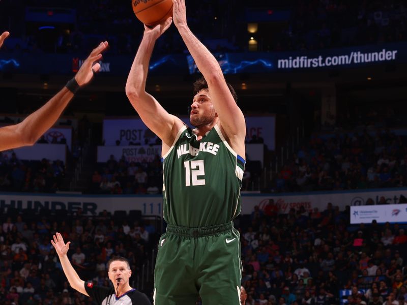 OKLAHOMA CITY, OK - APRIL 12: Danilo Gallinari #12 of the Milwaukee Bucks shoots the ball during the game against the Oklahoma City Thunder on April 12, 2024 at Paycom Arena in Oklahoma City, Oklahoma. NOTE TO USER: User expressly acknowledges and agrees that, by downloading and or using this photograph, User is consenting to the terms and conditions of the Getty Images License Agreement. Mandatory Copyright Notice: Copyright 2024 NBAE (Photo by Zach Beeker/NBAE via Getty Images)