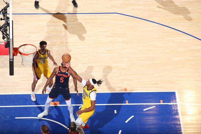 NEW YORK, NY - FEBRUARY 1: Myles Turner #33 of the Indiana Pacers drives to the basket during the game against the New York Knicks on February 1, 2024 at Madison Square Garden in New York City, New York.  NOTE TO USER: User expressly acknowledges and agrees that, by downloading and or using this photograph, User is consenting to the terms and conditions of the Getty Images License Agreement. Mandatory Copyright Notice: Copyright 2024 NBAE  (Photo by Nathaniel S. Butler/NBAE via Getty Images)