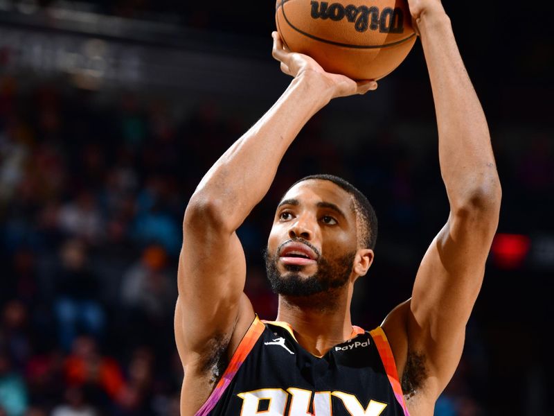 PHOENIX, AZ - JANUARY 6: Mikal Bridges #25 of the Phoenix Suns shoots a free throw during the game against the Miami Heat on January 6, 2023 at Footprint Center in Phoenix, Arizona. NOTE TO USER: User expressly acknowledges and agrees that, by downloading and or using this photograph, user is consenting to the terms and conditions of the Getty Images License Agreement. Mandatory Copyright Notice: Copyright 2022 NBAE (Photo by Barry Gossage/NBAE via Getty Images)