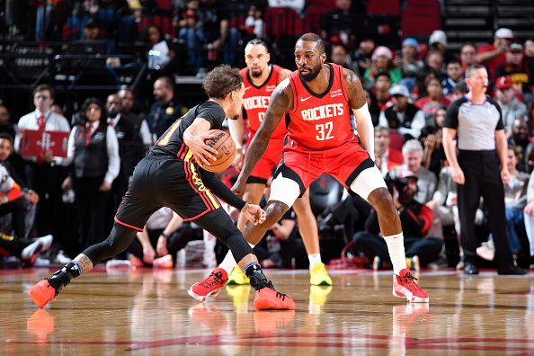 HOUSTON, TX - DECEMBER 20:   Jeff Green #32 of the Houston Rockets plays defense against Trae Young #11 of the Atlanta Hawks during the game on December 20, 2023 at the Toyota Center in Houston, Texas. NOTE TO USER: User expressly acknowledges and agrees that, by downloading and or using this photograph, User is consenting to the terms and conditions of the Getty Images License Agreement. Mandatory Copyright Notice: Copyright 2023 NBAE (Photo by Logan Riely/NBAE via Getty Images)