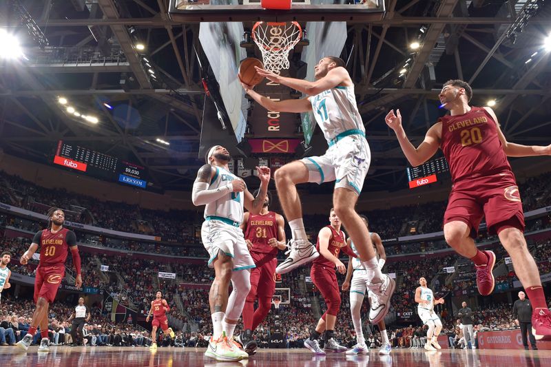 CLEVELAND, OH - MARCH 25: Aleksej Pokusevski #17 of the Charlotte Hornets drives to the basket during the game against the Cleveland Cavaliers on March 25, 2024 at Rocket Mortgage FieldHouse in Cleveland, Ohio. NOTE TO USER: User expressly acknowledges and agrees that, by downloading and/or using this Photograph, user is consenting to the terms and conditions of the Getty Images License Agreement. Mandatory Copyright Notice: Copyright 2024 NBAE (Photo by David Liam Kyle/NBAE via Getty Images)