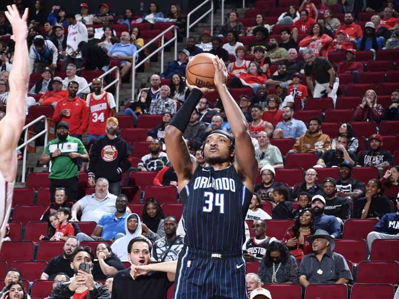 HOUSTON, TX - MARCH 10: Wendell Carter Jr. #34 of the Orlando Magic shoots a three point basket during the game against the Houston Rockets on March 10, 2025 at the Toyota Center in Houston, Texas. NOTE TO USER: User expressly acknowledges and agrees that, by downloading and or using this photograph, User is consenting to the terms and conditions of the Getty Images License Agreement. Mandatory Copyright Notice: Copyright 2025 NBAE (Photo by Logan Riely/NBAE via Getty Images)