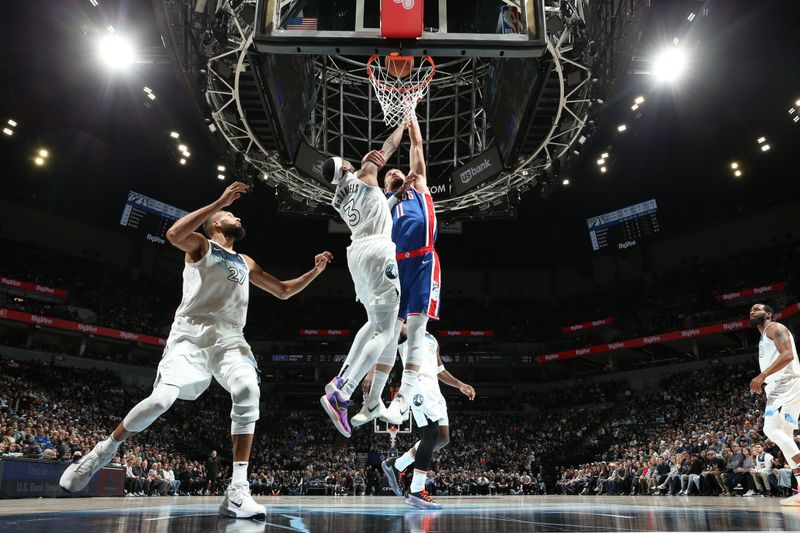 MINNEAPOLIS, MN -  NOVEMBER 27: Domantas Sabonis #11 of the Sacramento Kings dunks the ball during the game against the Minnesota Timberwolves on November 27, 2024 at Target Center in Minneapolis, Minnesota. NOTE TO USER: User expressly acknowledges and agrees that, by downloading and or using this Photograph, user is consenting to the terms and conditions of the Getty Images License Agreement. Mandatory Copyright Notice: Copyright 2024 NBAE (Photo by David Sherman/NBAE via Getty Images)