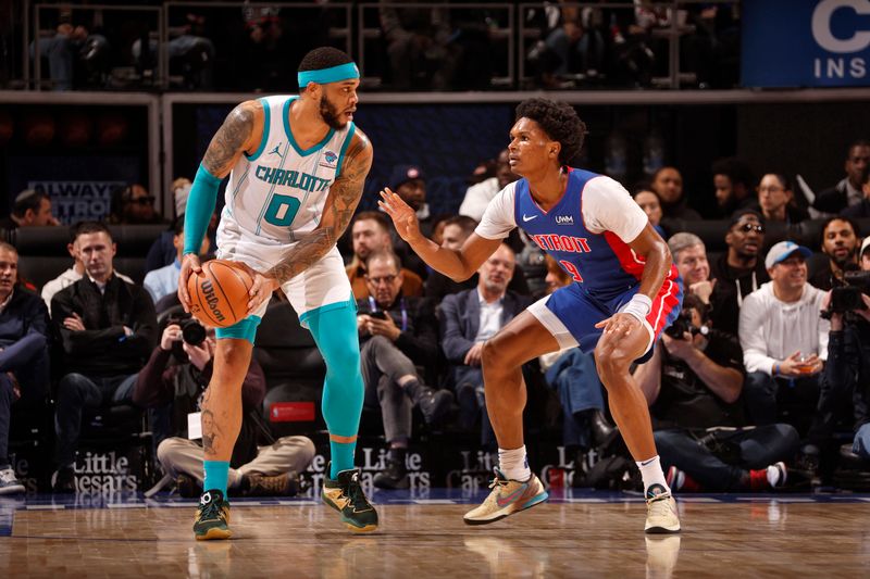 DETROIT, MI - JANUARY 24: Ausar Thompson #9 of the Detroit Pistons plays defense against Miles Bridges #0 of the Charlotte Hornets on January 24, 2024 at Little Caesars Arena in Detroit, Michigan. NOTE TO USER: User expressly acknowledges and agrees that, by downloading and/or using this photograph, User is consenting to the terms and conditions of the Getty Images License Agreement. Mandatory Copyright Notice: Copyright 2024 NBAE (Photo by Brian Sevald/NBAE via Getty Images)