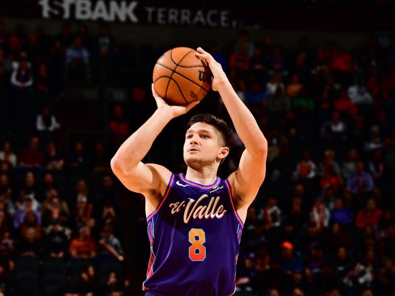 PHOENIX, AZ - JANUARY 3: Grayson Allen #8 of the Phoenix Suns shoots the ball during the game against the LA Clippers on January 3, 2024 at Footprint Center in Phoenix, Arizona. NOTE TO USER: User expressly acknowledges and agrees that, by downloading and or using this photograph, user is consenting to the terms and conditions of the Getty Images License Agreement. Mandatory Copyright Notice: Copyright 2024 NBAE (Photo by Barry Gossage/NBAE via Getty Images)