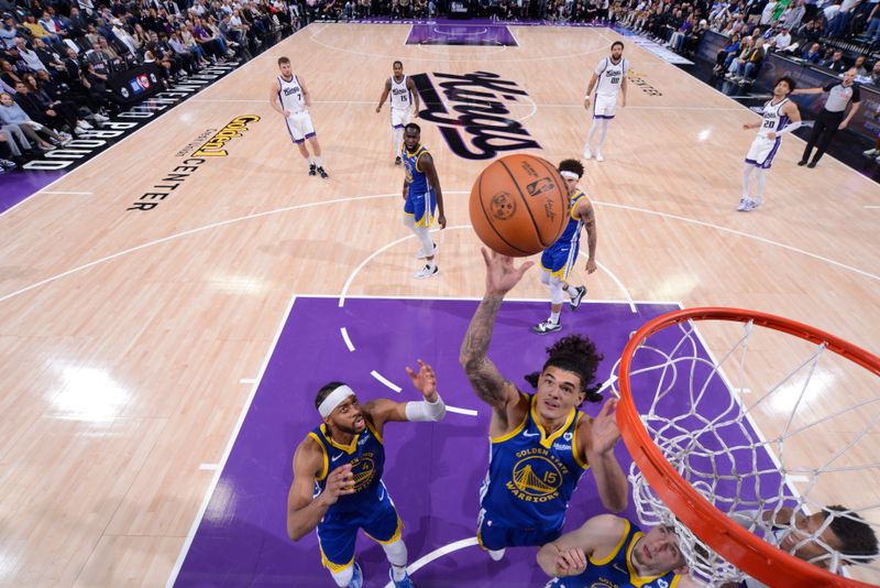 SACRAMENTO, CA - APRIL 16: Gui Santos #15 of the Golden State Warriors rebounds the ball during the game against the Sacramento Kings during the 2024 Play-In Tournament on April 16, 2024 at Golden 1 Center in Sacramento, California. NOTE TO USER: User expressly acknowledges and agrees that, by downloading and or using this Photograph, user is consenting to the terms and conditions of the Getty Images License Agreement. Mandatory Copyright Notice: Copyright 2024 NBAE (Photo by Rocky Widner/NBAE via Getty Images)