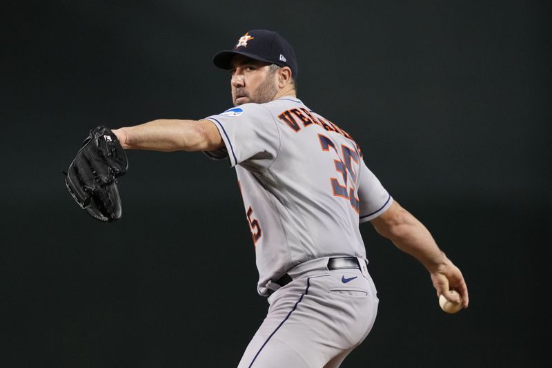 Sep 30, 2023; Phoenix, Arizona, USA; Houston Astros starting pitcher Justin Verlander (35) pitches against the Arizona Diamondbacks during the fourth inning at Chase Field. Mandatory Credit: Joe Camporeale-USA TODAY Sports