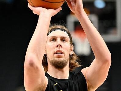 PORTLAND, OREGON - NOVEMBER 22: Kelly Olynyk #41 of the Utah Jazz warms up before the game against the Portland Trail Blazers at Moda Center on November 22, 2023 in Portland, Oregon. NOTE TO USER: User expressly acknowledges and agrees that, by downloading and or using this Photograph, user is consenting to the terms and conditions of the Getty Images License Agreement. (Photo by Alika Jenner/Getty Images)